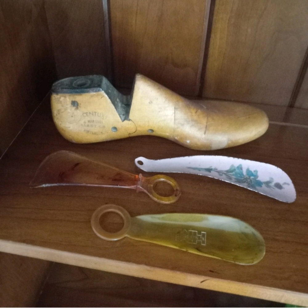 Antique Vtg Wooden Cobblers Shoe Stretcher Form & Shoe Horn 4 Pc Lot